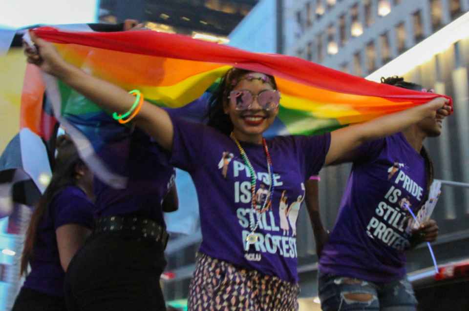 Gap pride on sale shirt 2019